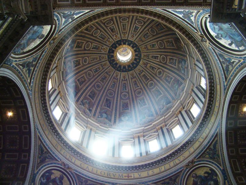 Mozaika zdobiąca wnętrze głównej kopuły z daleka i z bliska / fot. Łukasz Kobiela